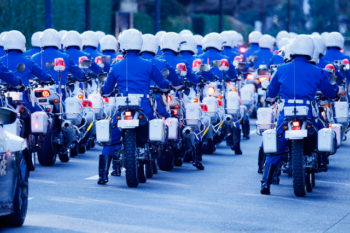警察官：街を守る警察のバイク部隊